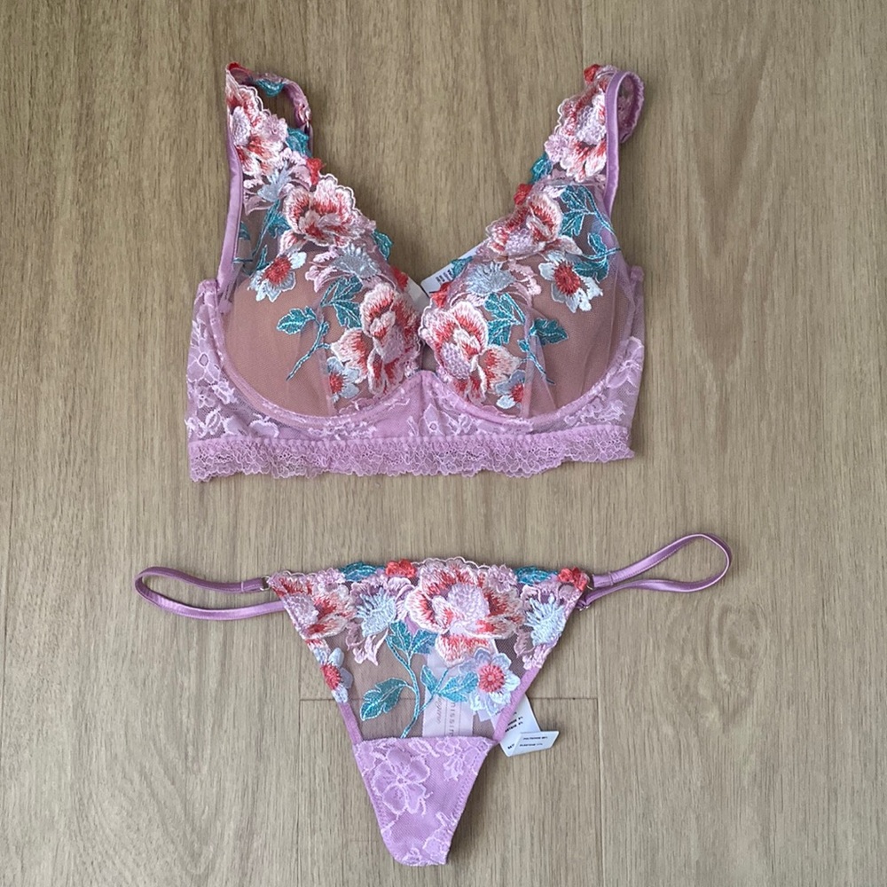 Intimissimi Pastel Lilac Floral Embroidery Bra + thong Lingerie Set